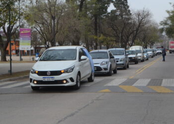 Nueva caravana de docentes contra Schiaretti