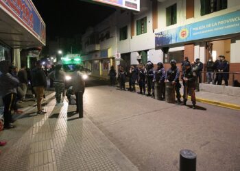 Entre desalojos y disparos