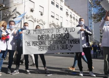 Farmacéuticos piden ser vacunados