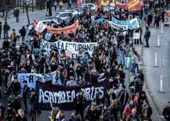 Vaca Narvaja lleva a juicio a estudiantes por defender la educación