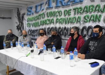 Trabajadores esenciales a la deriva