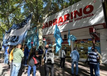 Garbarino en crisis, trabajadores desamparados