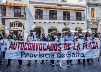 Acampes y movilizaciones de docentes en Salta