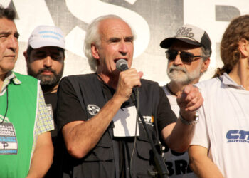 “Las deudas se pagan, las estafas no”