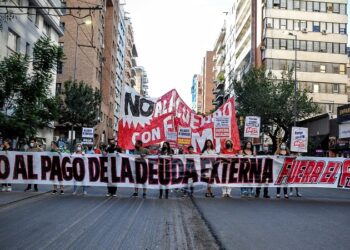 Acuerdo por arriba y desacuerdo por abajo