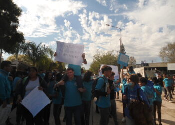 Estudiantes de la escuela PROA se manifestaron