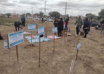 Vecinos de la ciudad reclaman el plan Lo Tengo