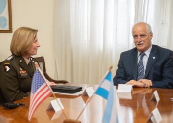 El paso de la Jefa del Comando Sur por Argentina