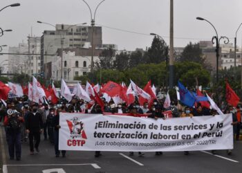 Trabajadores de Perú rechazan la tercerización laboral