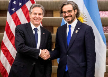 Cafiero, entre diálogos por la paz y los Brics