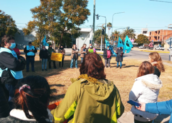 Docentes reclamaron una compensación salarial