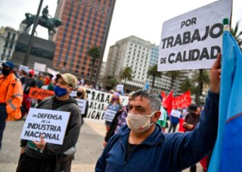 Transportistas reclaman escasez de combustibles