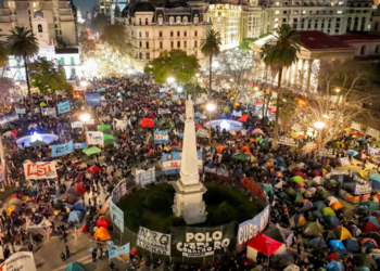 Acampe frente a Plaza de Mayo