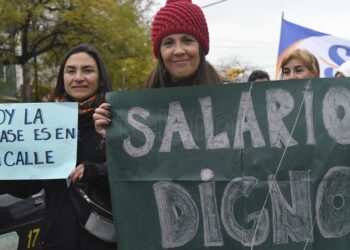 Trabajadores de la educación luchan en todo el país