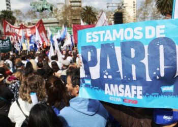Siguen los paros docentes