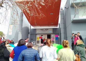 Protesta frente al Manuel Belgrano de Villa Nueva