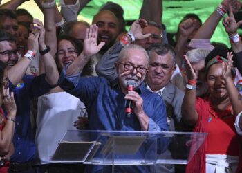 Lula gana la presidencia, Bolsonaro los parlamentos