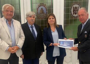 Bullrich proyecta su campaña electoral con encuentro en la UIA