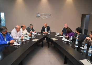 Empleados públicos acordaron un aumento del 70%