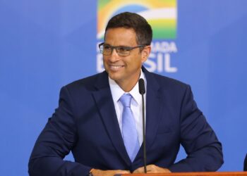 Bancos centrales de Brasil y Chile bajaron la tasa de interés