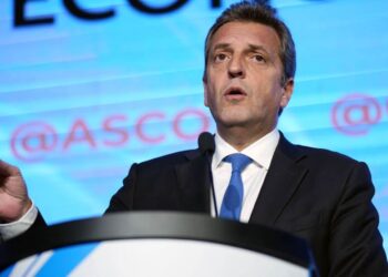 Debate presidencial en foro empresario