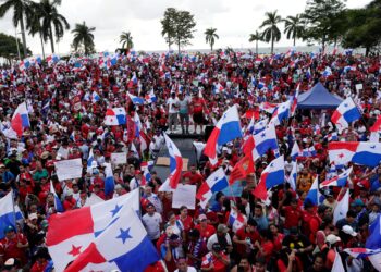 Multitudinarias protestas en Panamá contra la minería