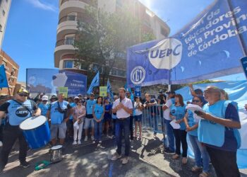 Docentes protestan ante el incumplimiento del gobierno provincial