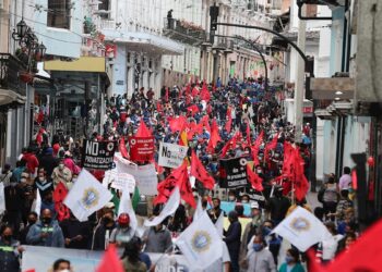Trabajadores de Ecuador llaman a defender el instituto de la seguridad social