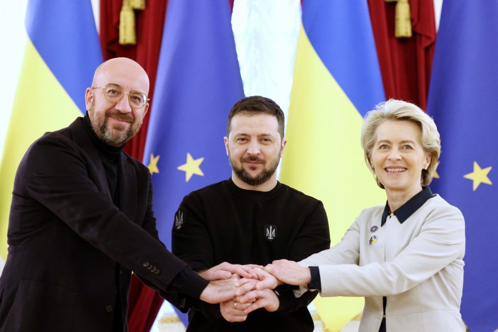 Charles Michel, presidente del Consejo Europeo, Volodymyr Zelenski, presidente de Ucrania, y Ursula von der Leyen, presidenta de la Comisión Europea, durante un encuentro en 2023.