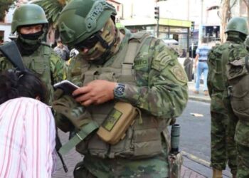 Presidente de Ecuador decreta estado de sitio