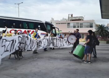 La movilización universitaria revirtió la suspensión del Boleto Educativo