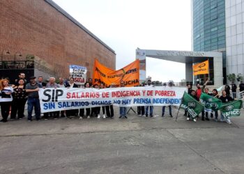 Paro y ruidazo de trabajadores de prensa por mejoras salariales
