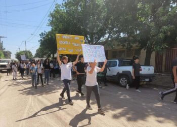 Movilización en defensa de la escuela técnica