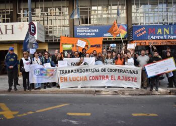 Cooperativas de trabajo exigen la aprobación de programas adeudados