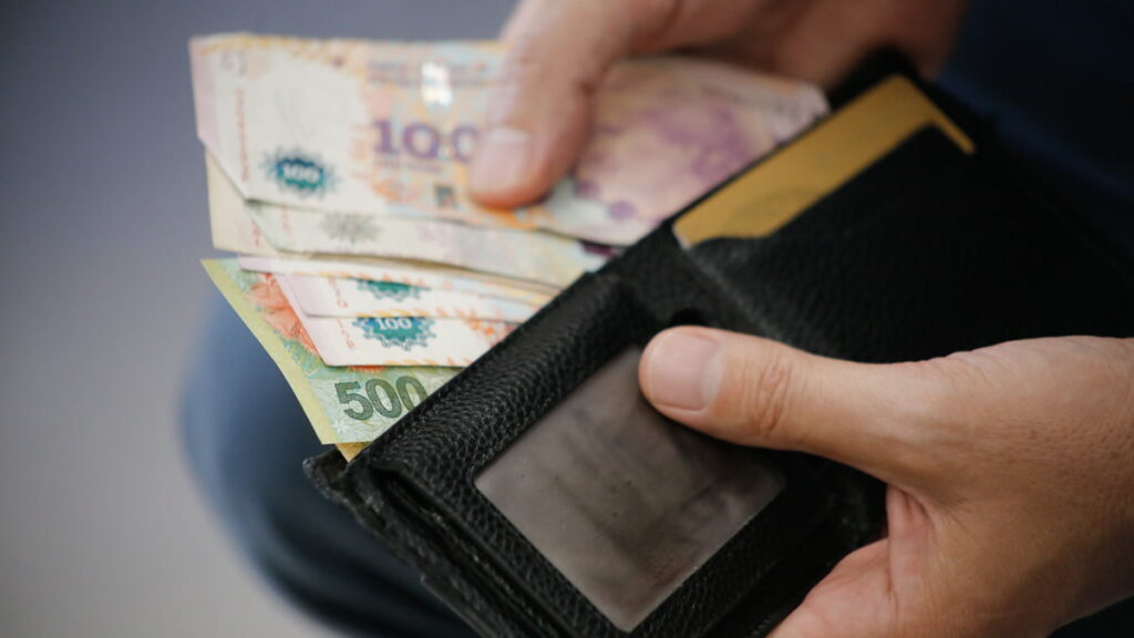 Salarios por el piso