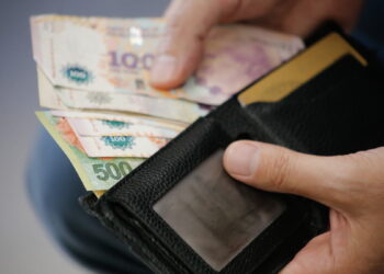 Salarios por el piso