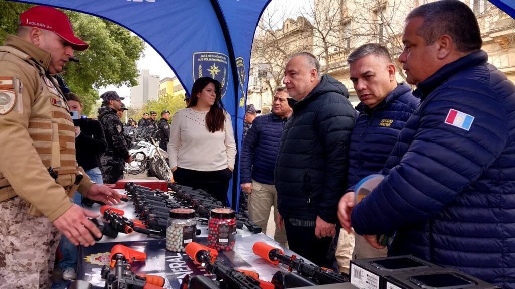 Con la mirada puesta en la vigilancia