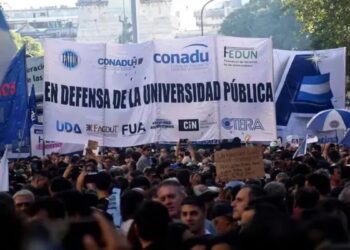 Aprobada la ley de financiamiento, continúa la protesta educativa