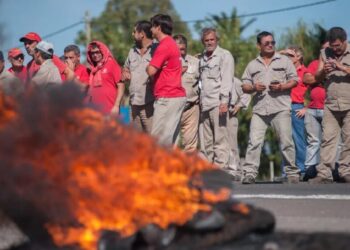 Cesanteados y sin salarios