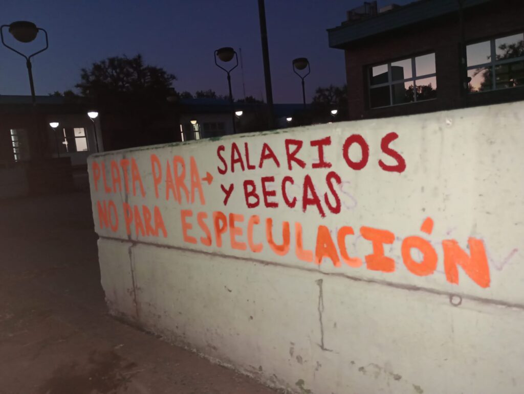 Banderazo en la UNVM