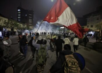Crisis política y movilización de calles en Perú
