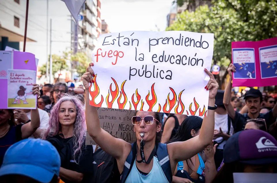 Sin clases y sin presupuesto